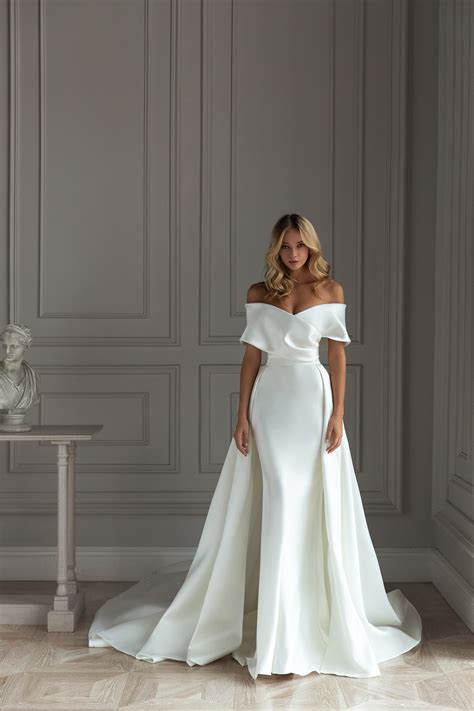 Eva Lendel Wedding Dresses: Prices & Collection 2021